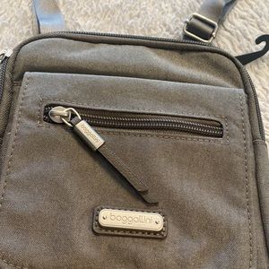 Baggallini cross body with RFID blocking - Grey-